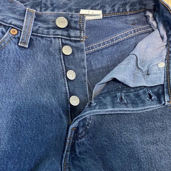 Vintage 501 levi shorts USA - Picture 5 of 9